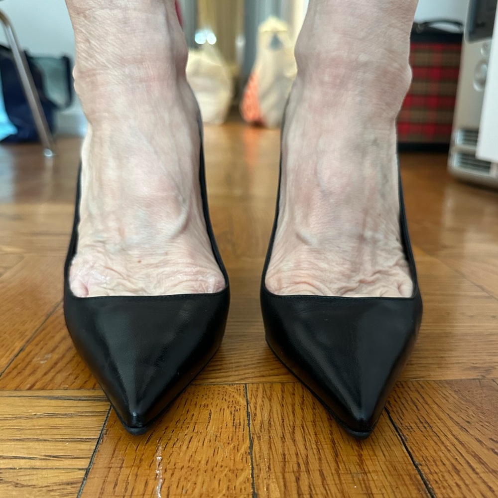 Manolo Blahnik High Heel Pumps. Size 38.5. Made in Italy